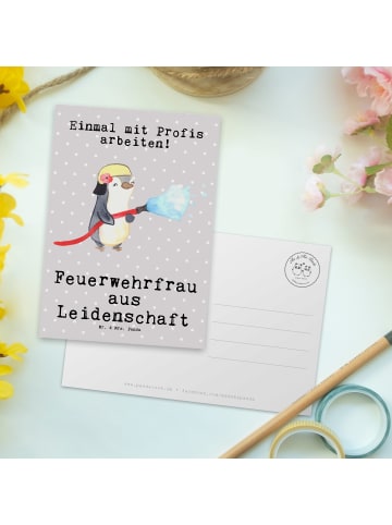 Mr. & Mrs. Panda Grußkarte Feuerwehrfrau Leidenschaft mit Spruch in Grau Pastell