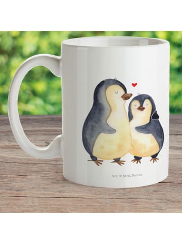 Mr. & Mrs. Panda Kindertasse Pinguin umarmen ohne Spruch in Weiß