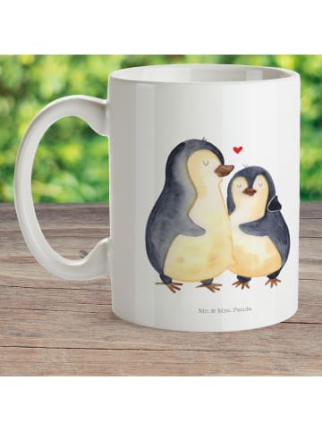 Mr. & Mrs. Panda Kindertasse Pinguin umarmen ohne Spruch in Weiß