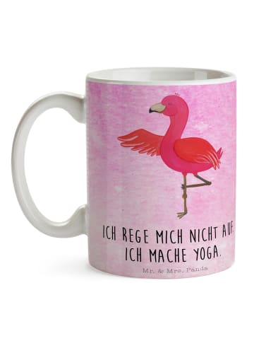 Mr. & Mrs. Panda Porzellantasse Flamingo Yoga mit Spruch in Aquarell Pink
