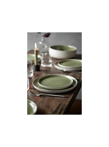 Studio Round Lunchteller North in Matte white/Shiny moss