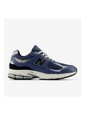 New Balance Sneaker M2002 in Blau