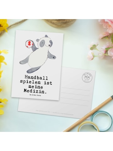Mr. & Mrs. Panda Postkarte Panda Handball spielen mit Spruch in Weiß