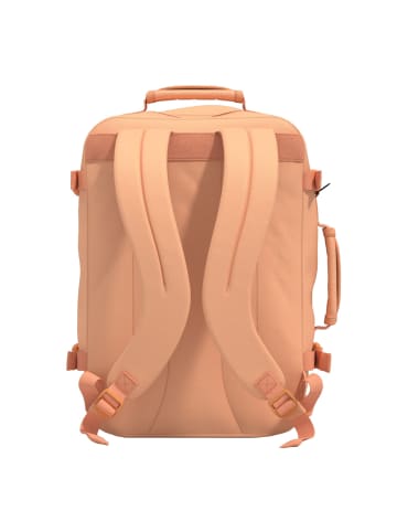 Cabinzero Adventure 124 Daypack 45 cm Laptopfach in sunny day