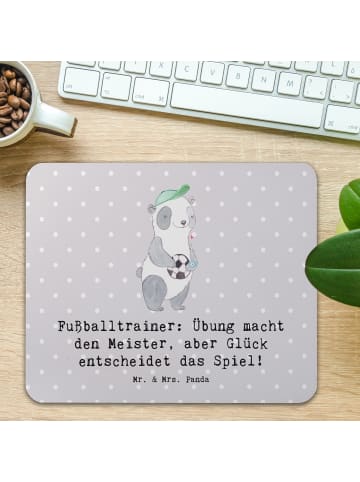 Mr. & Mrs. Panda Mauspad Fußballtrainer Erfolgskick mit Spruch in Grau Pastell