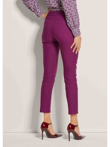 MADELEINE Schlanke Stretch-Hose mit Vichy-Karo in brombeere