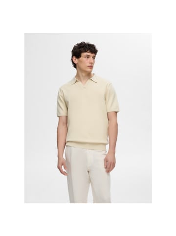 Selected Polo in fog