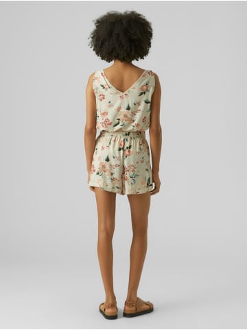 Vero Moda Shorts in Birch