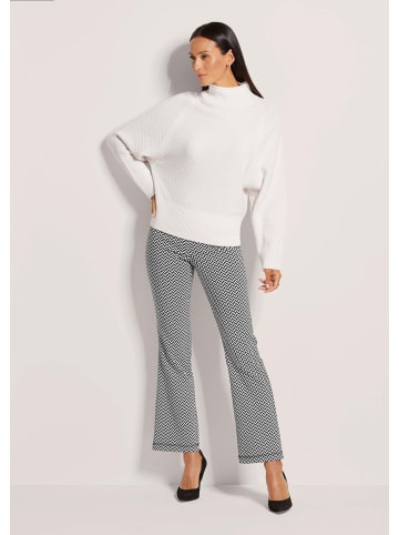 MADELEINE Stehkragen-Pullover mit Fledermausärmeln in wollweiß