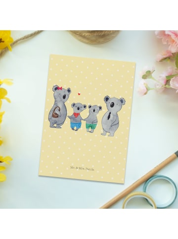 Mr. & Mrs. Panda Wanddeko Koala Familie zwei ohne Spruch in Gelb Pastell