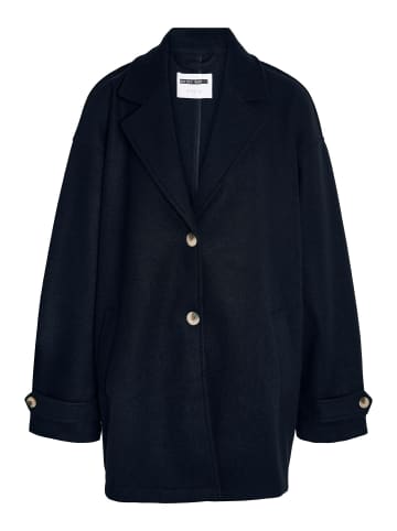 Noisy may Mantel in Black