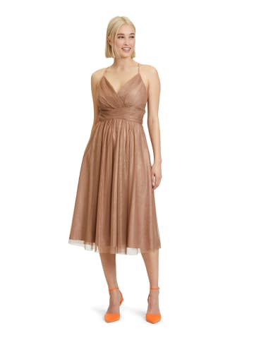 Vera Mont Abendkleid im Glitzer-Look in Cream/Gold