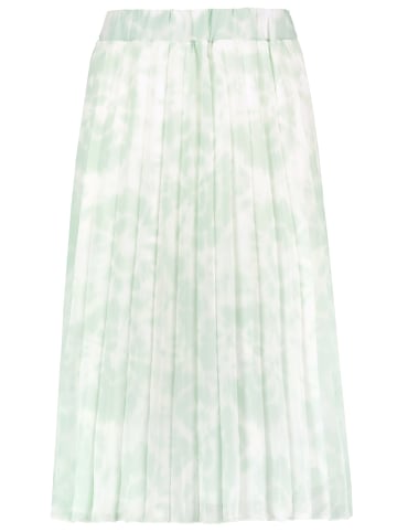 Sublevel Plissierter Midirock mit Batikmuster in Grün-2