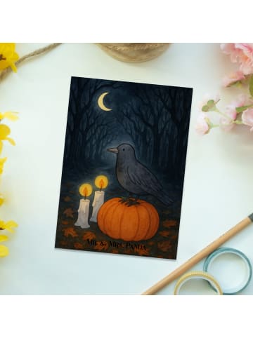 Mr. & Mrs. Panda Postkarte Krähe Halloween Design ohne Spruch in Weiß