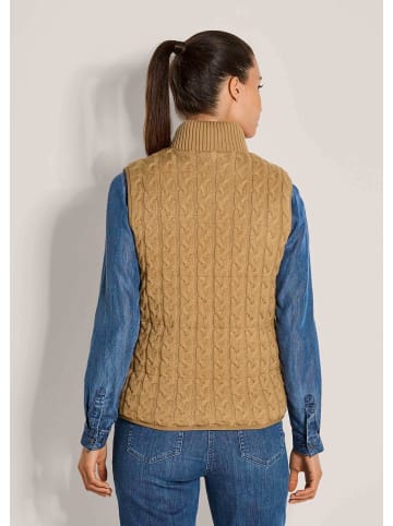 MADELEINE Strickweste mit Zopfmuster in caramel