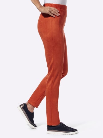 Sieh an! Röhrenhose in rostrot
