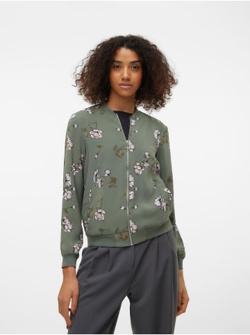 Vero Moda Mantel in Laurel Wreath 1