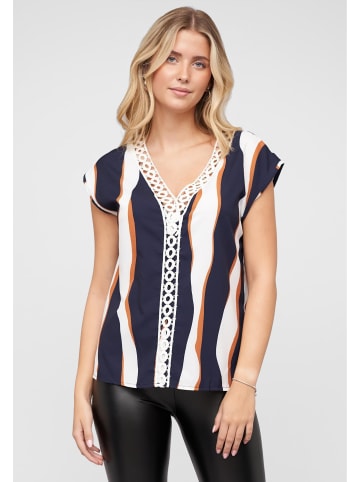 Cloud5ive Cloud5ive V-Neck Top mit Häkelbordüre und Wellen Print in white/navy
