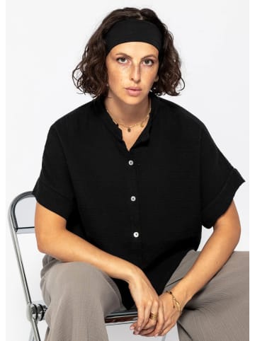 SASSYCLASSY Musselin Bluse mit angeschnittenem kurzen Arm in Schwarz