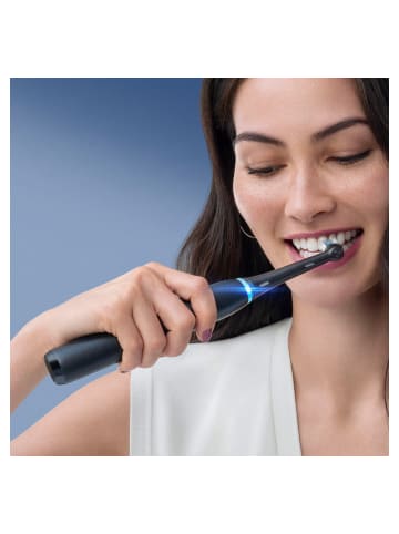 Oral-B Elektrische Zahnbürste "iO Series 8 + Reiseetui" in Schwarz