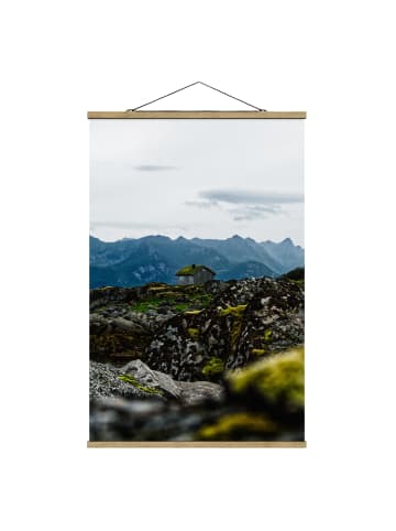 WALLART Stoffbild mit Posterleisten - Einsame Hütte in Norwegen in Grün