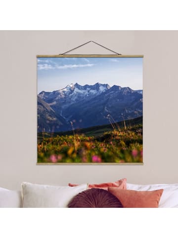 WALLART Stoffbild mit Posterleisten - Blumenwiese in den Bergen in Bunt