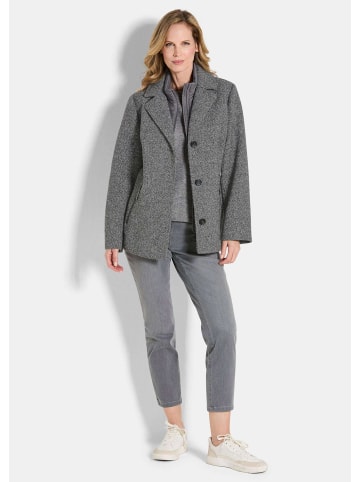 GOLDNER Kurzgröße:  Bouclé-Jacke Moderne Wolljacke mit Steppeinsatz in grau / weiß / gemustert