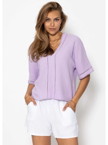 SASSYCLASSY Musselin Bluse mit Spitzeneinsatz in Flieder
