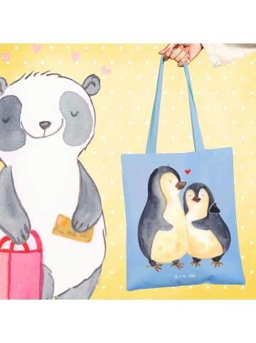 Mr. & Mrs. Panda Tragetasche Pinguin umarmen ohne Spruch in Sky Blue