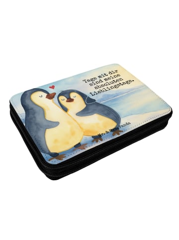 Mr. & Mrs. Panda Federtasche Pinguin umarmen Design mit Spruch in Weiß