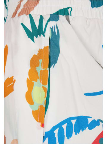 Urban Classics Urban Classics Shorts in whitesandfruity