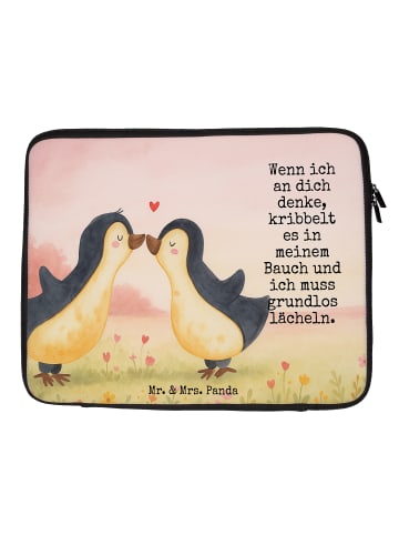 Mr. & Mrs. Panda Laptop Case Pinguine Kuss Design mit Spruch in Weiß