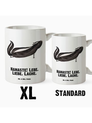 Mr. & Mrs. Panda Kaffeetasse Stinktier Yoga mit Spruch in Weiß