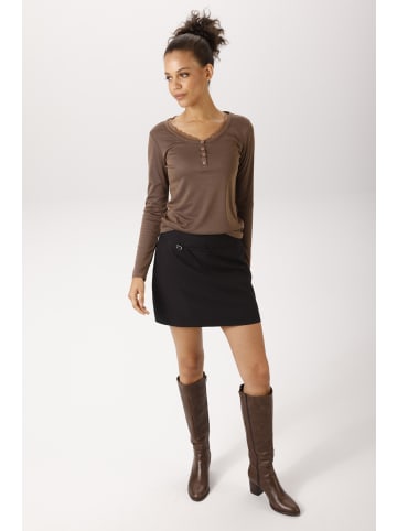 Aniston CASUAL Shorts in marine-braun