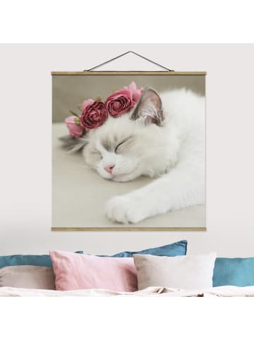 WALLART Stoffbild mit Posterleisten - Schlafende Katze mit Rosen in Weiß