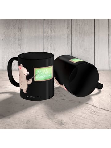 Mr. & Mrs. Panda Becher Sachkundelehrerin Herz ohne Spruch in Schwarz