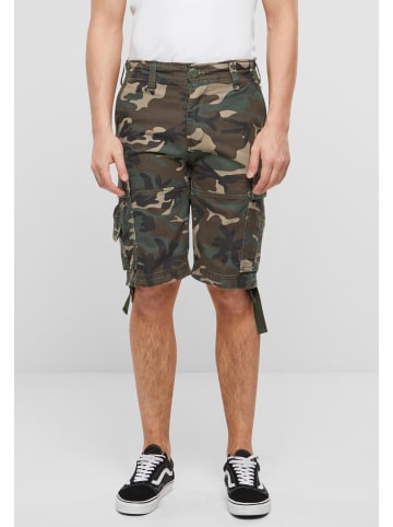 Brandit Cargo Shorts in olive camo