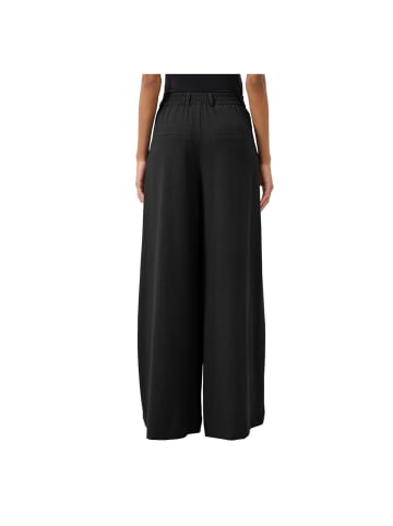 Q/S designed by Hose in Schwarz