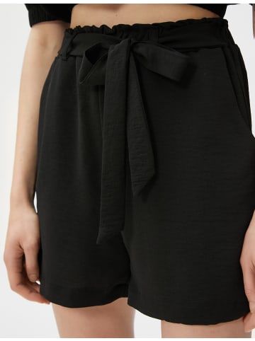 KOTON Shorts in Schwarz