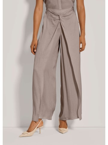 MADELEINE Sommerliche Stoffhose mit Überwurf in cappuccino