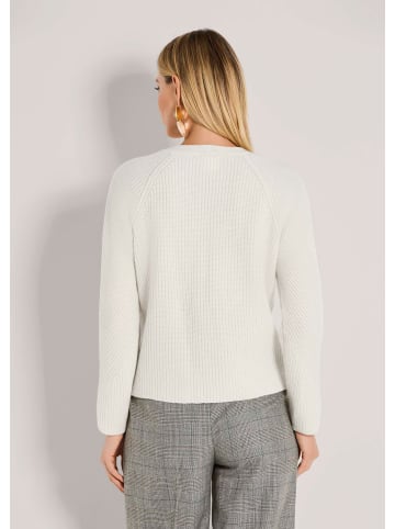 MADELEINE Lässiger Wollpullover mit V-Ausschnitt in wollweiß