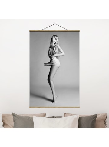 WALLART Stoffbild mit Posterleisten - Dessous Modell in Grau