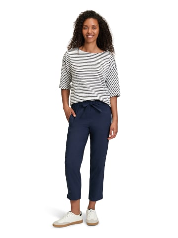 BETTY & CO Sweatpullover mit Rundhalsausschnitt in Weiß/Dunkelblau