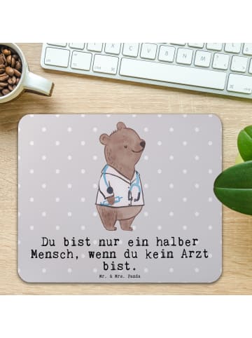 Mr. & Mrs. Panda Mauspad Arzt Herz mit Spruch in Grau Pastell