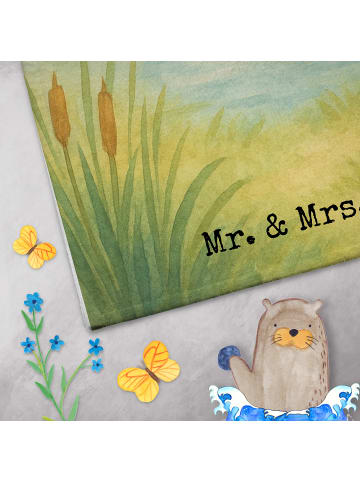 Mr. & Mrs. Panda Gästehandtuch Otter Hände halten Design ohne Sp... in Weiß