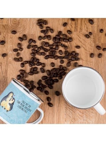 Mr. & Mrs. Panda Emaille Tasse Pinguin umarmen mit Spruch in Eisblau
