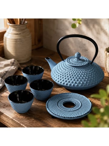 AROMELIO Gusseiserner Teekessel mit Sieb in Blau, (B) 20 x (H) 16,5 x (L) 20 cm