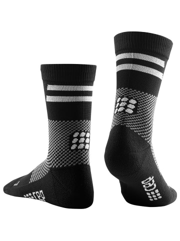 cep TRAINING COMPRESSISOCKSMID CUT in Schwarz