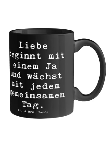 Mr. & Mrs. Panda Tasse Hochzeit Liebe mit Spruch in Schwarz
