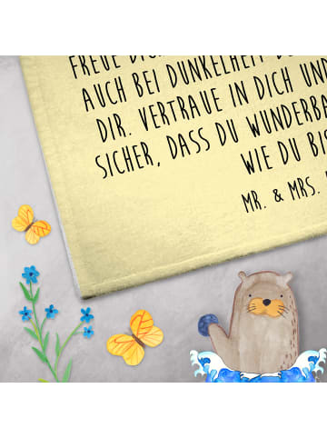 Mr. & Mrs. Panda Handtuch Spinne Agathe Motivation mit Spruch in Gelb Pastell